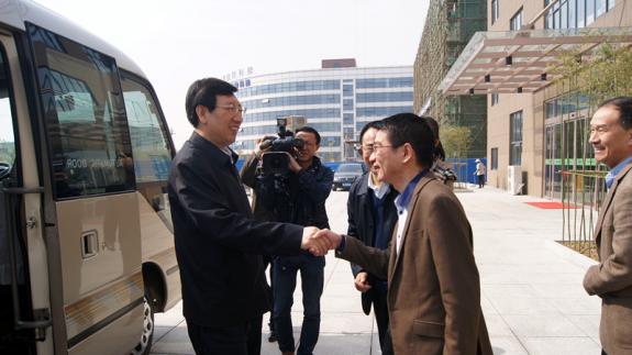 省委常委、宣传部部长曹征海莅临松鼠集团参观